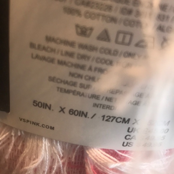BNWT VS PINK FESTIVAL BLANKET - Picture 3 of 5